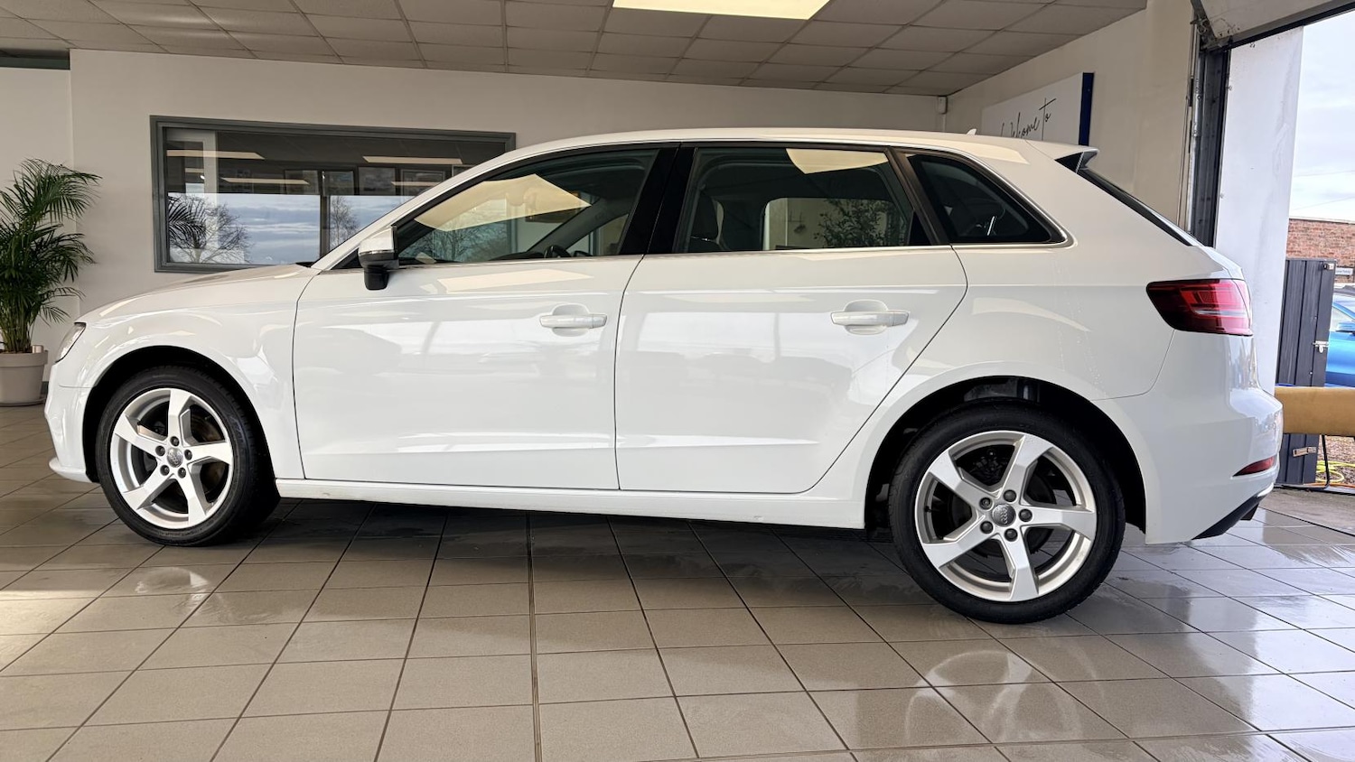 Used Audi A3 2016 for sale - 77613142: Photo 2