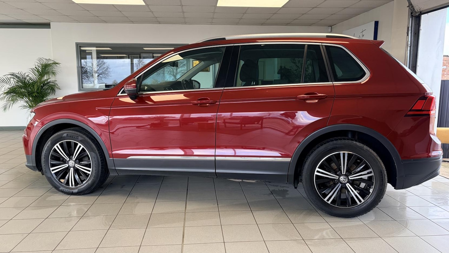 Used Volkswagen Tiguan 2018 for sale - 77613143: Photo 2