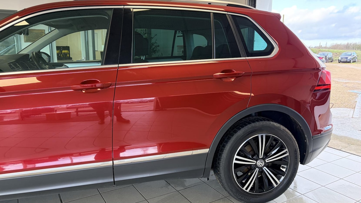 Used Volkswagen Tiguan 2018 for sale - 77613143: Photo 4