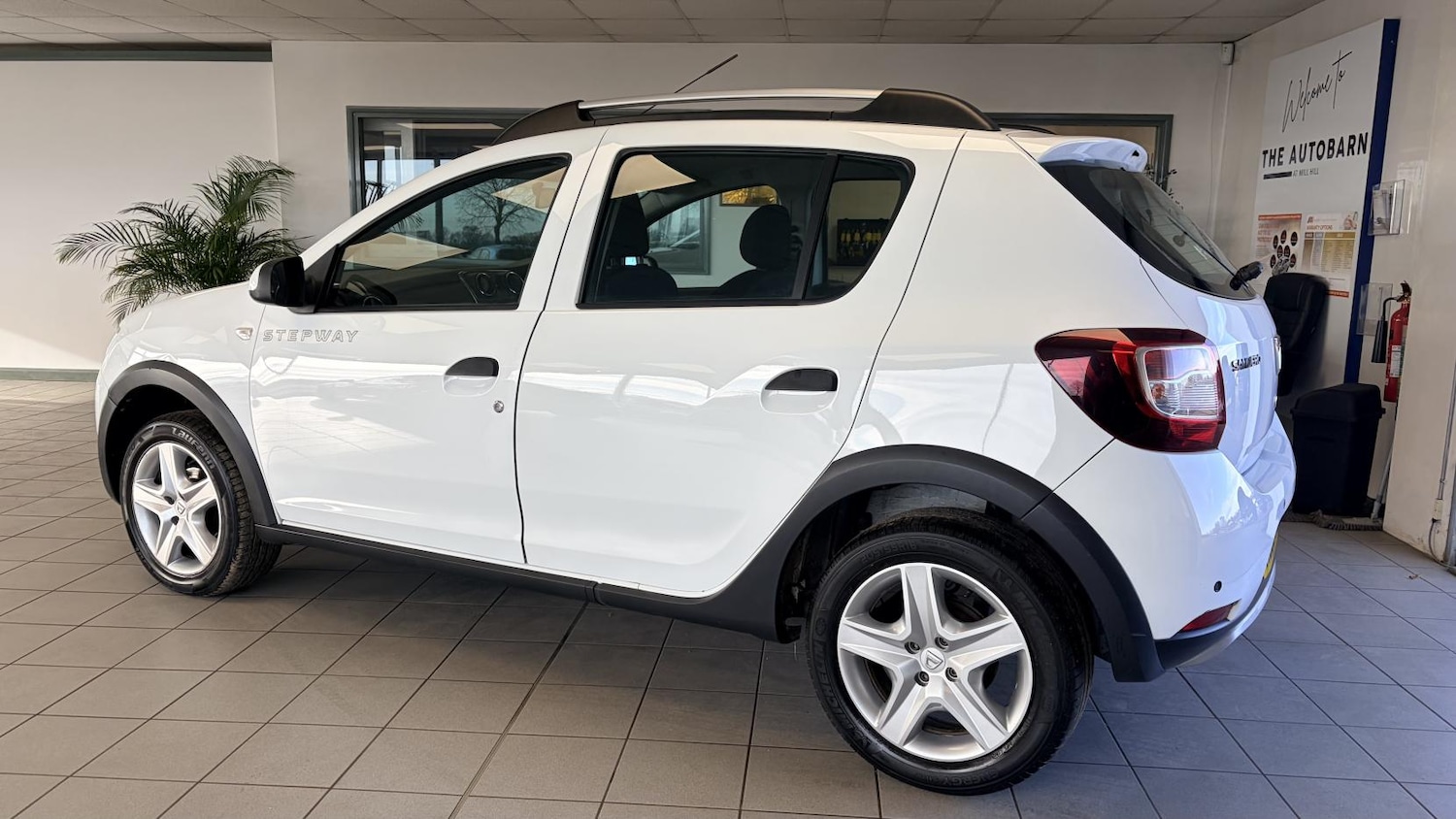 Used Dacia Sandero Stepway 2015 for sale - 78025648: Photo 2