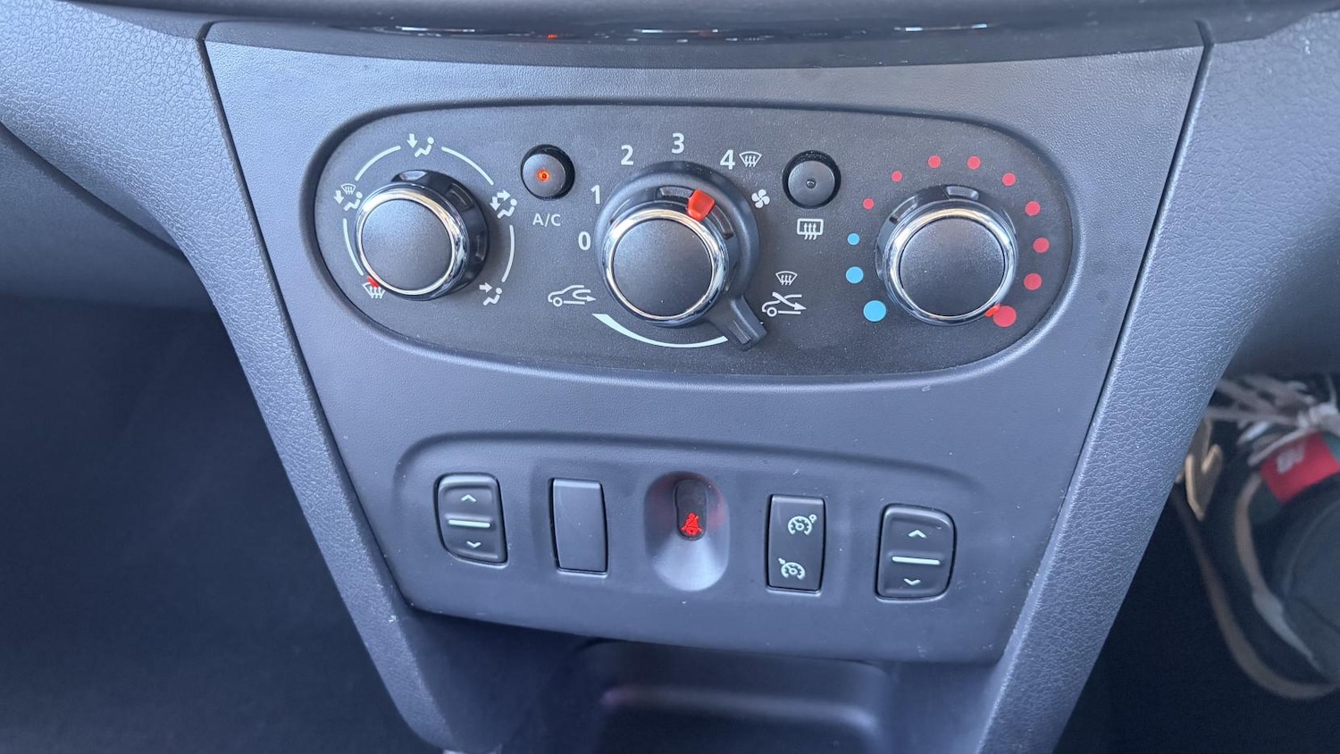 Used Dacia Sandero Stepway 2015 for sale - 78025648: Photo 28