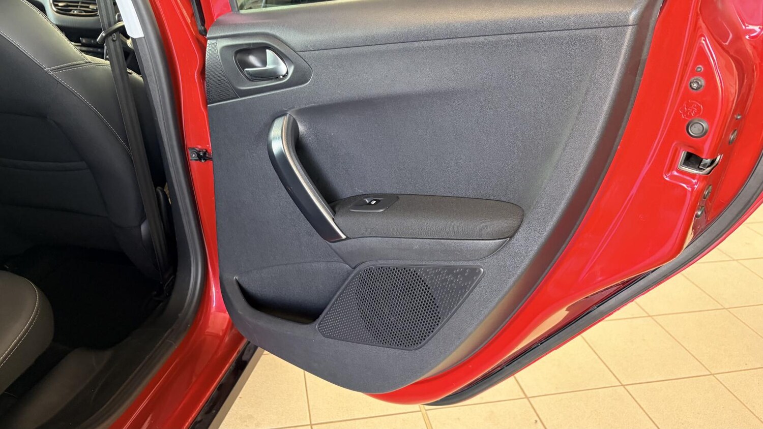 Used Peugeot 2008 2017 for sale - 78162530: Photo 17