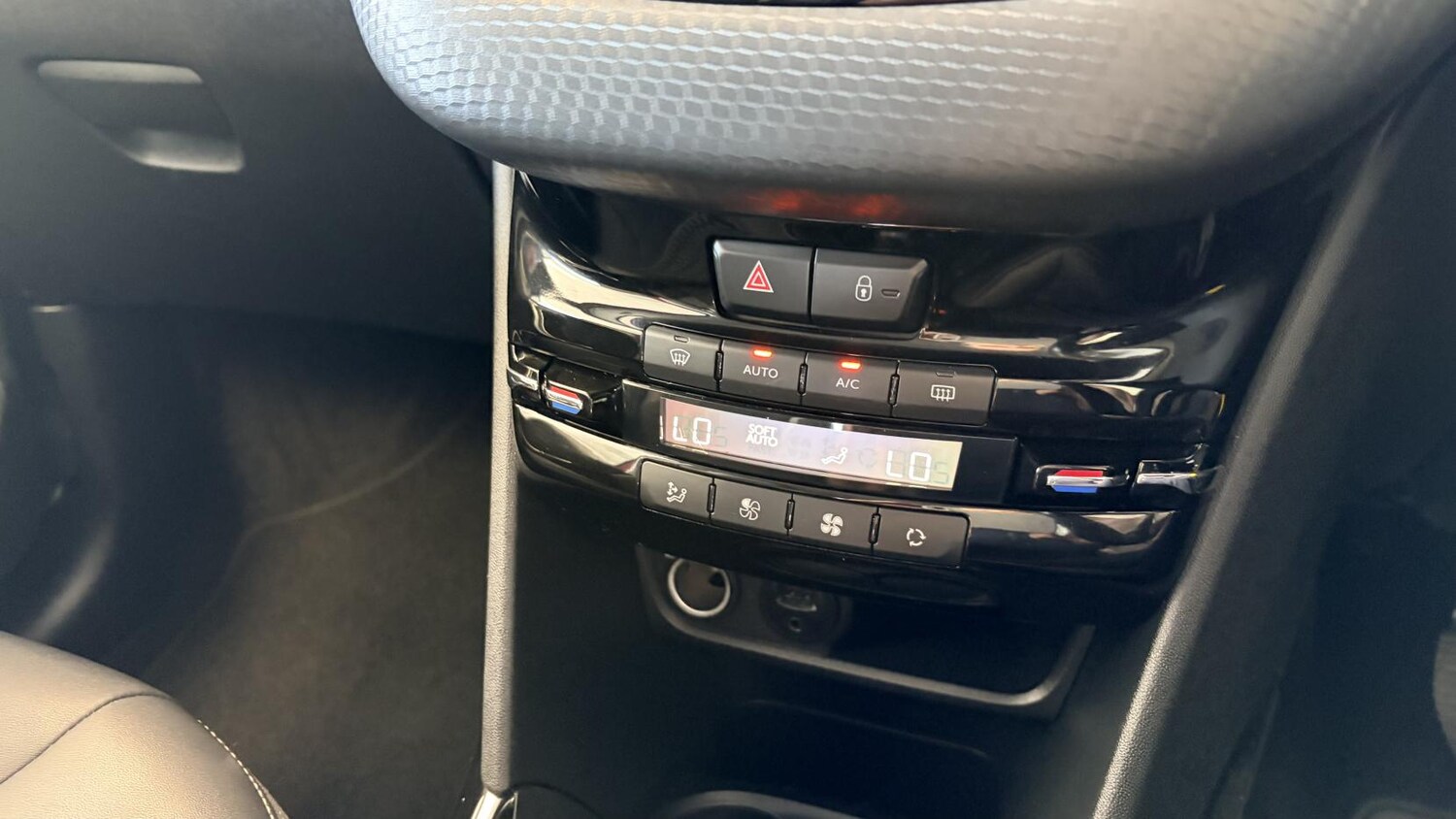 Used Peugeot 2008 2017 for sale - 78162530: Photo 29