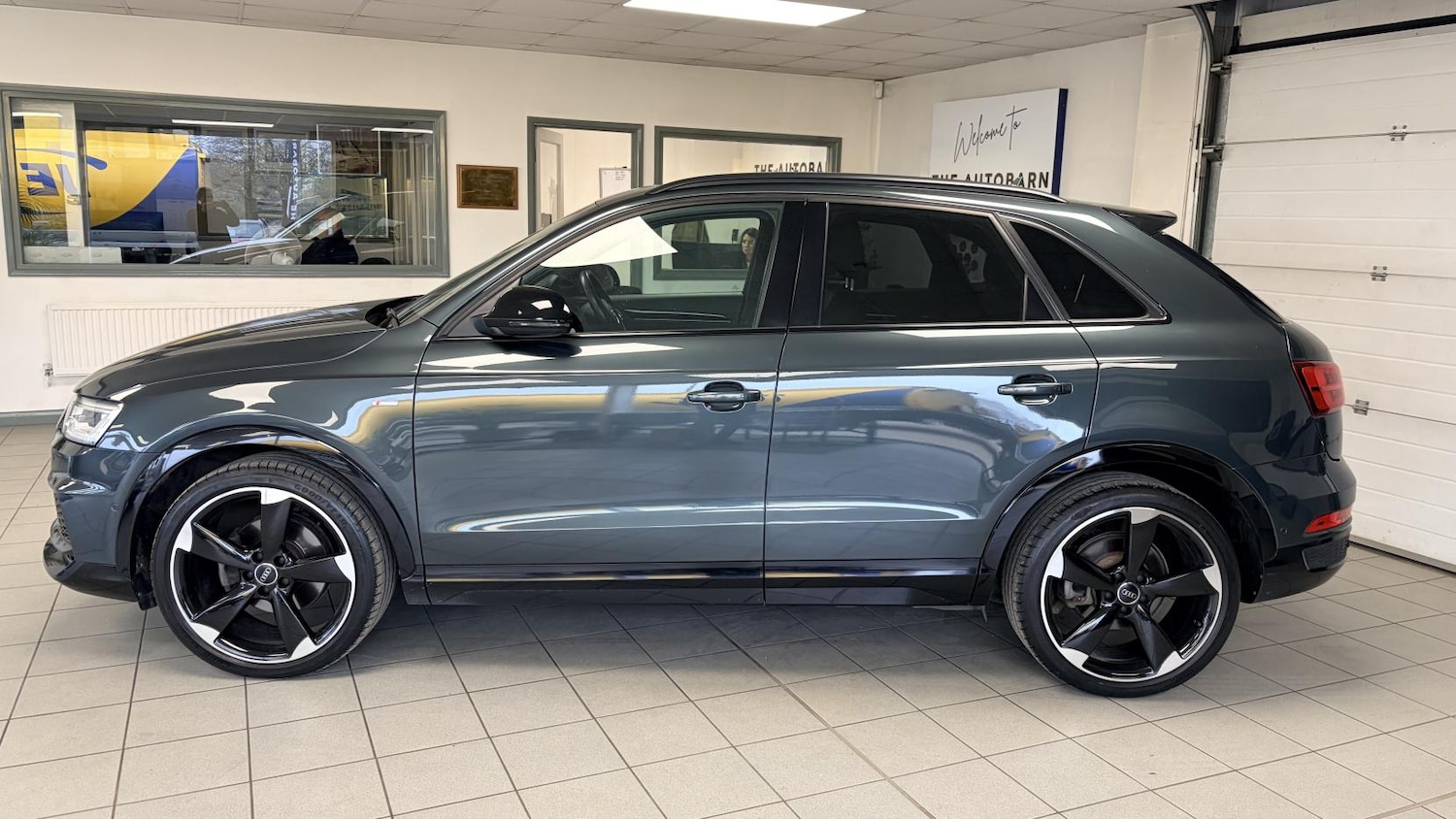 Used Audi Q3 2017 for sale - 77778702: Photo 2