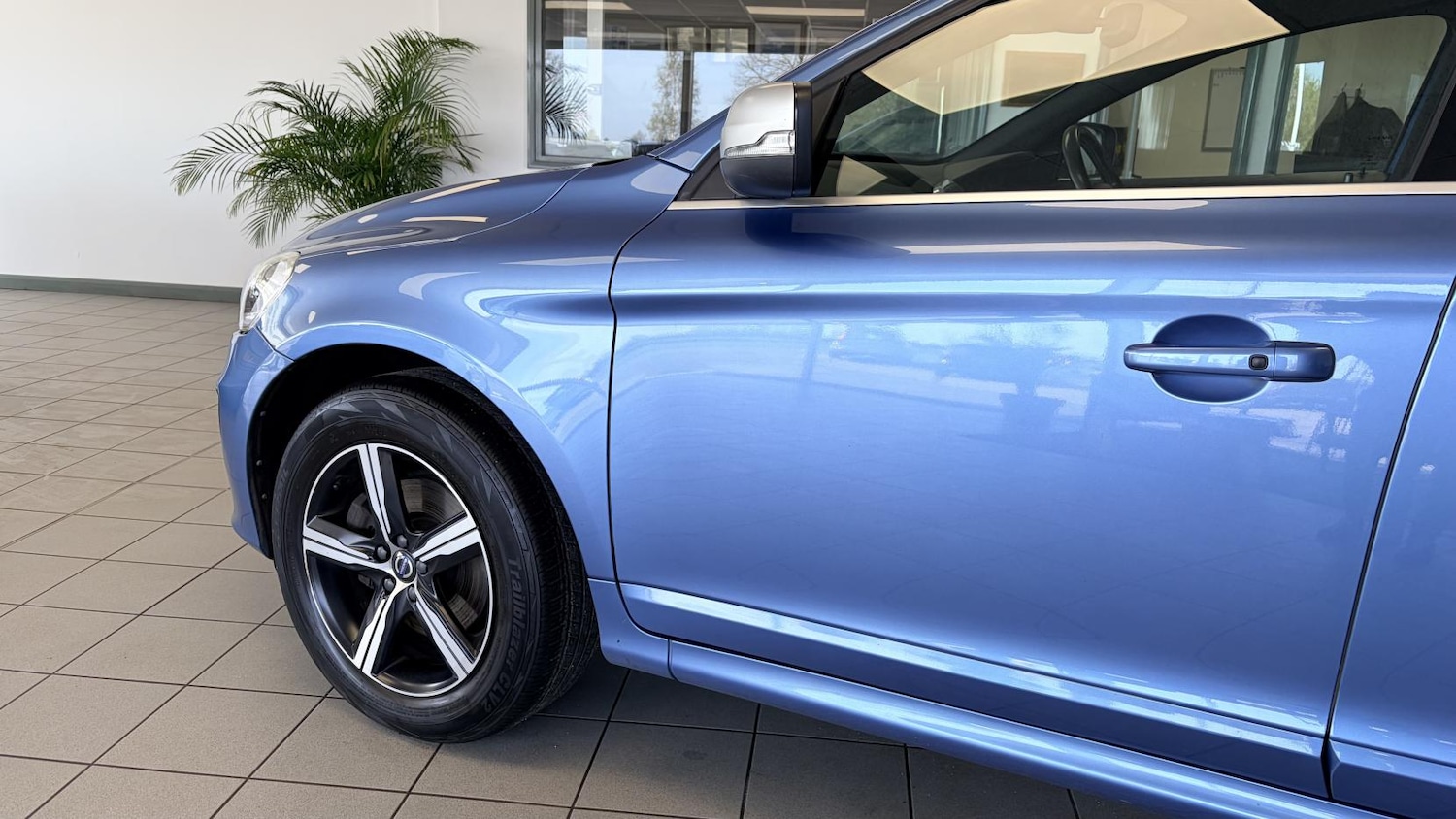 Used Volvo XC60 2017 for sale - 78166438: Photo 2