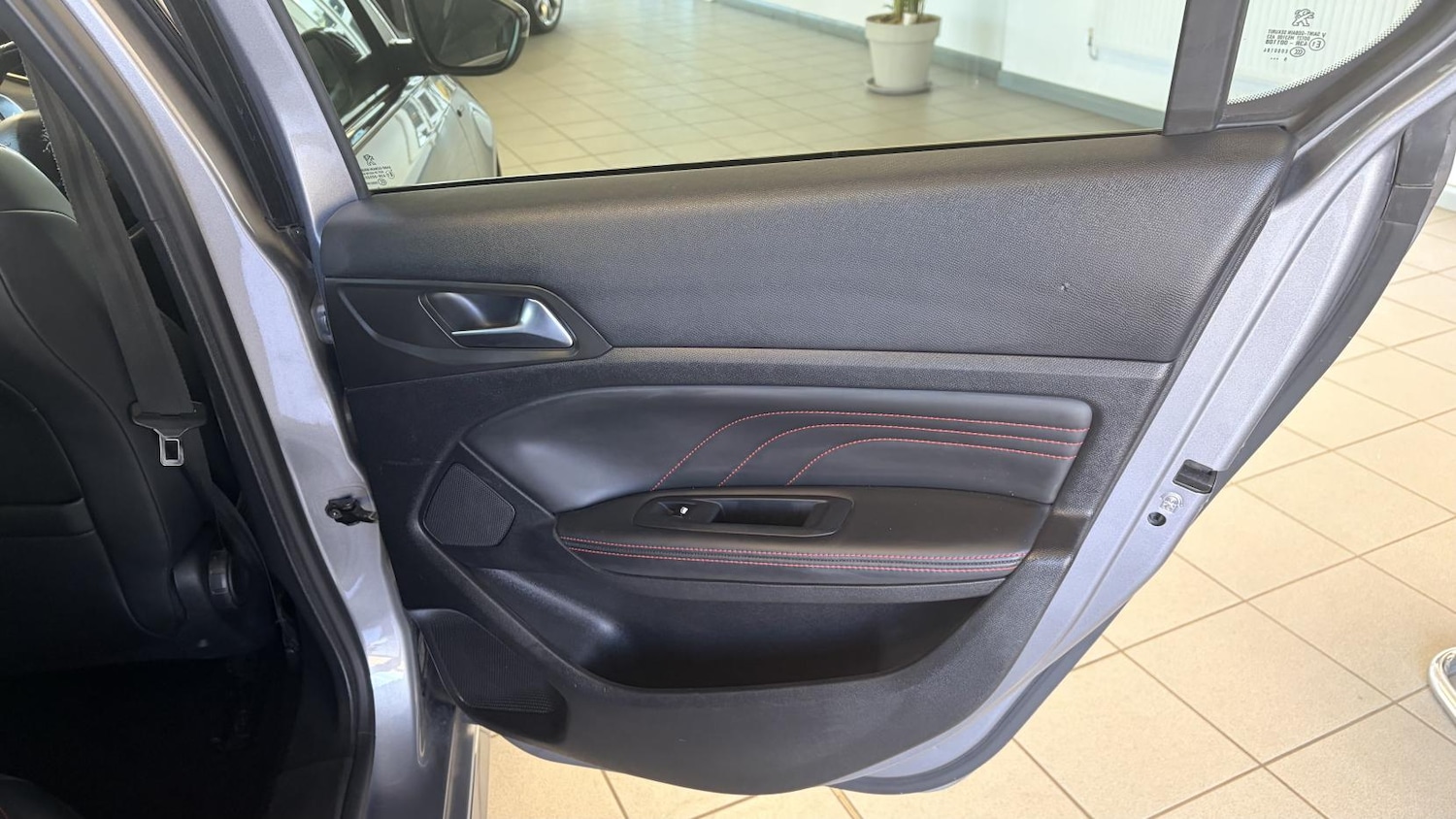 Used Peugeot 308 2015 for sale - 77918174: Photo 17