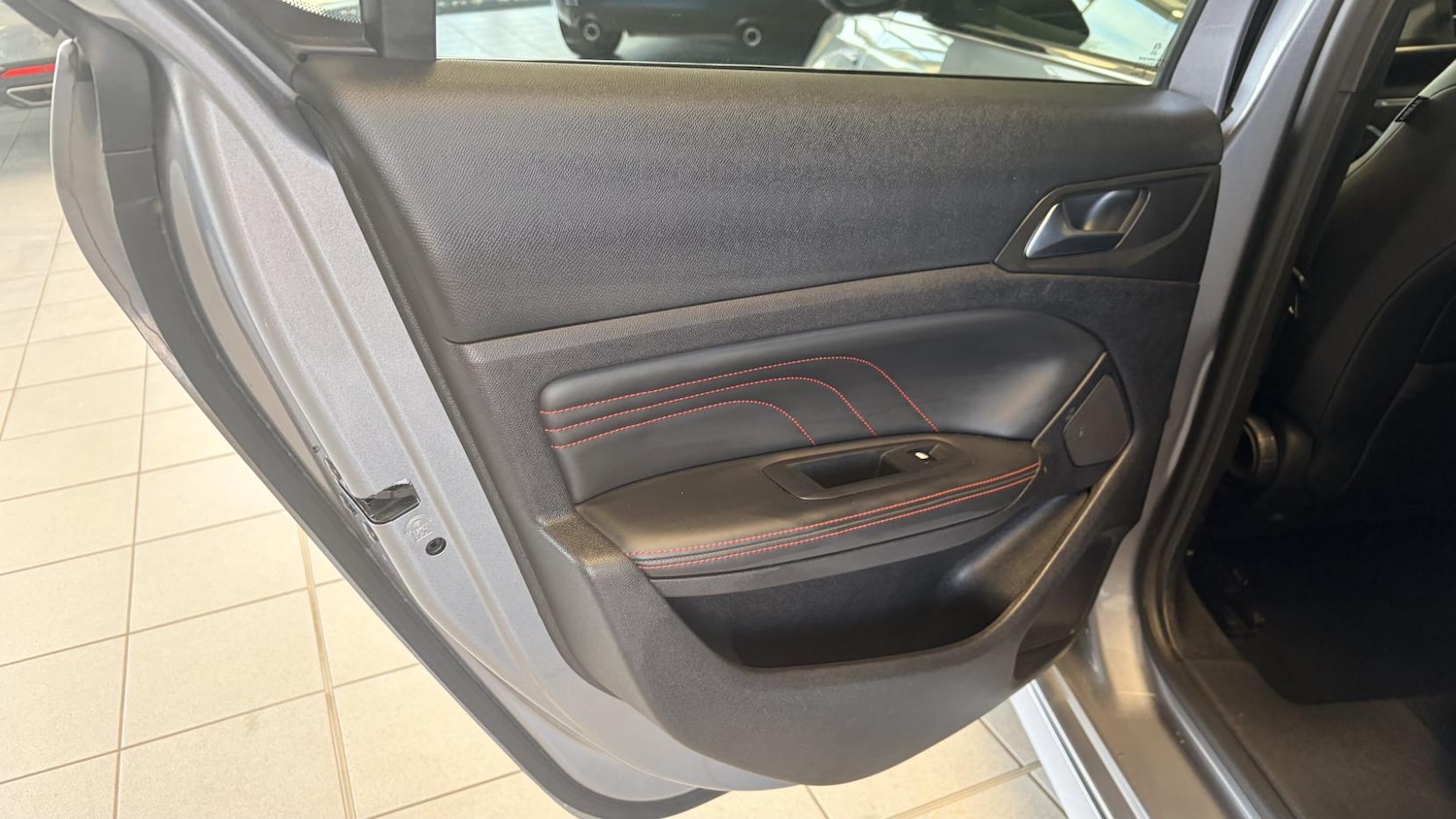 Used Peugeot 308 2015 for sale - 77918174: Photo 24