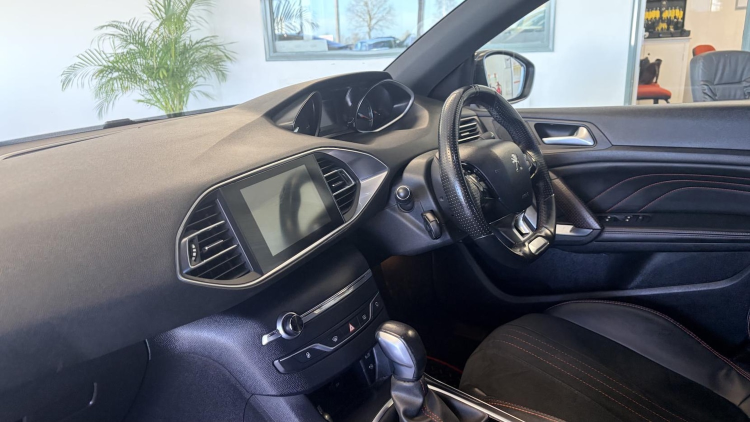 Used Peugeot 308 2015 for sale - 77918174: Photo 28