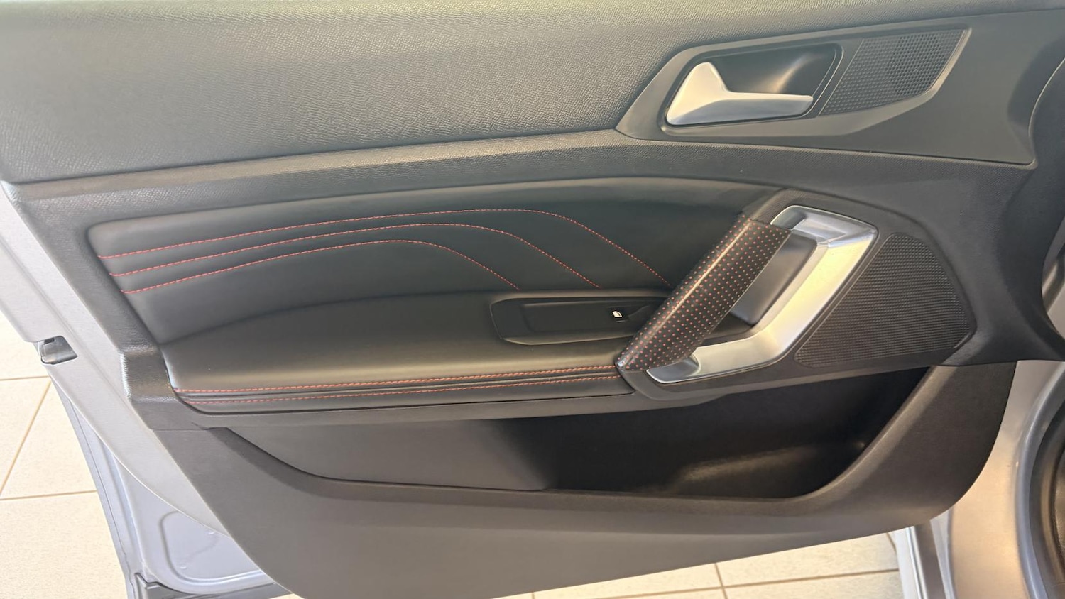 Used Peugeot 308 2015 for sale - 77918174: Photo 29