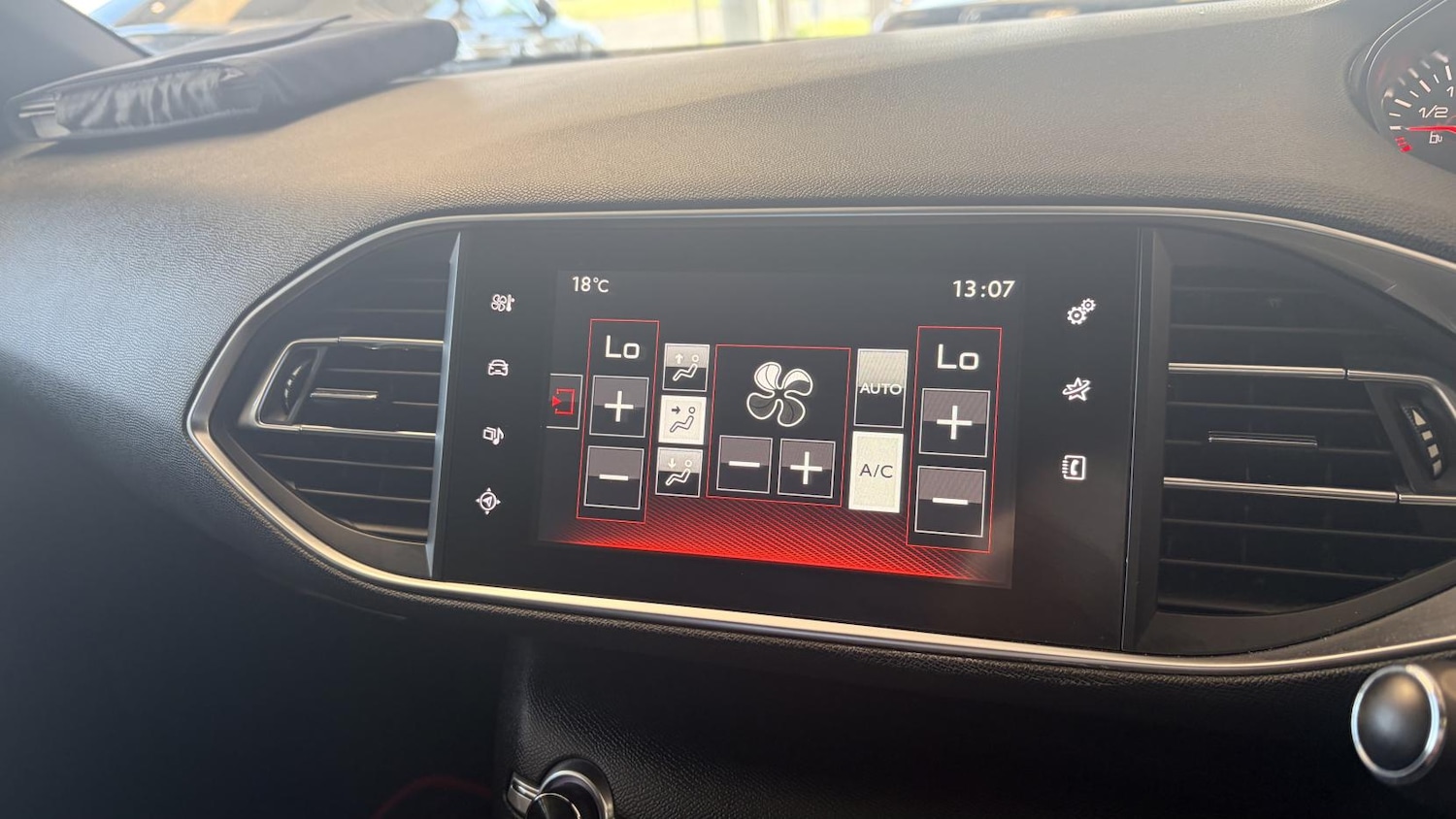 Used Peugeot 308 2015 for sale - 77918174: Photo 35