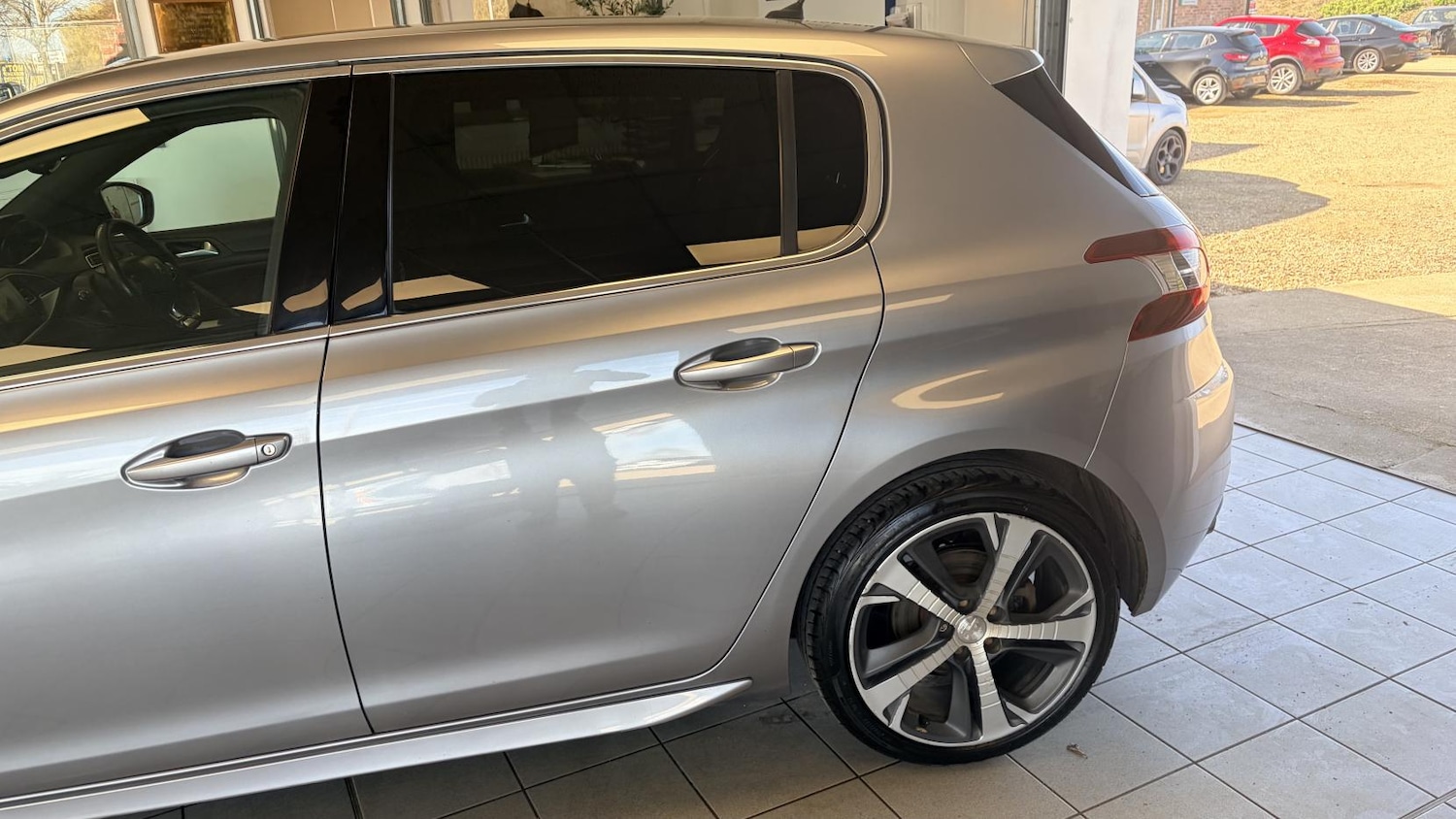 Used Peugeot 308 2015 for sale - 77918174: Photo 4