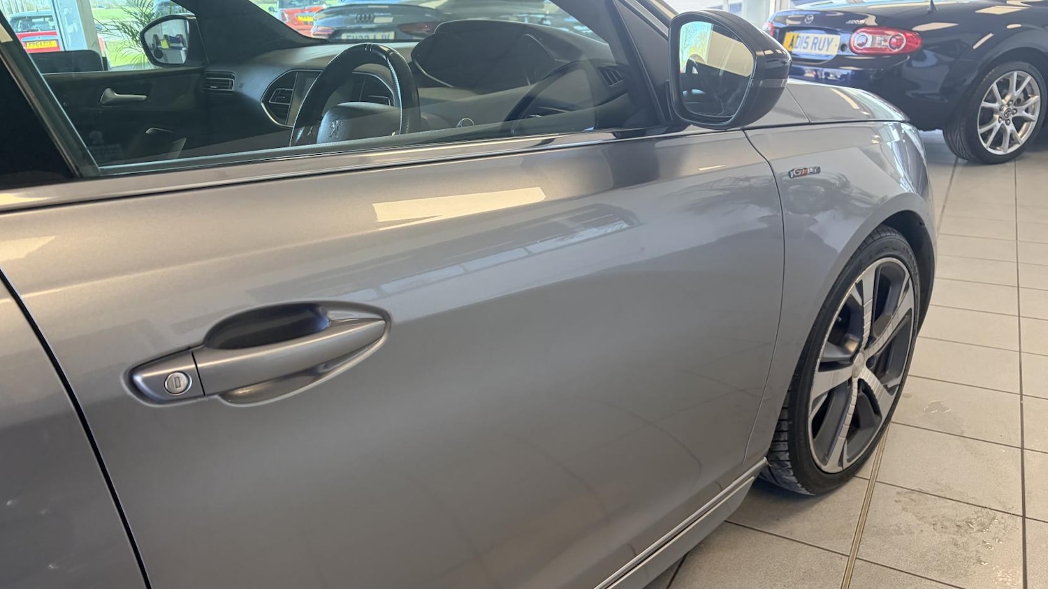 Used Peugeot 308 2015 for sale - 77918174: Photo 8