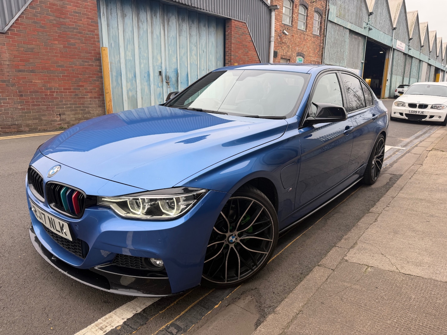 Used BMW 3 Series 2017 for sale - 77063256: Photo 2