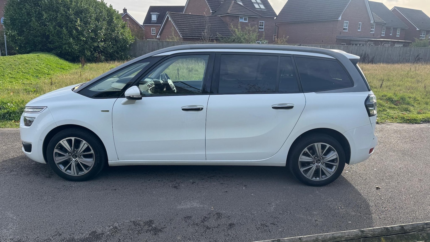 Used Citroen C4 Picasso 2015 for sale - 76391802: Photo 4