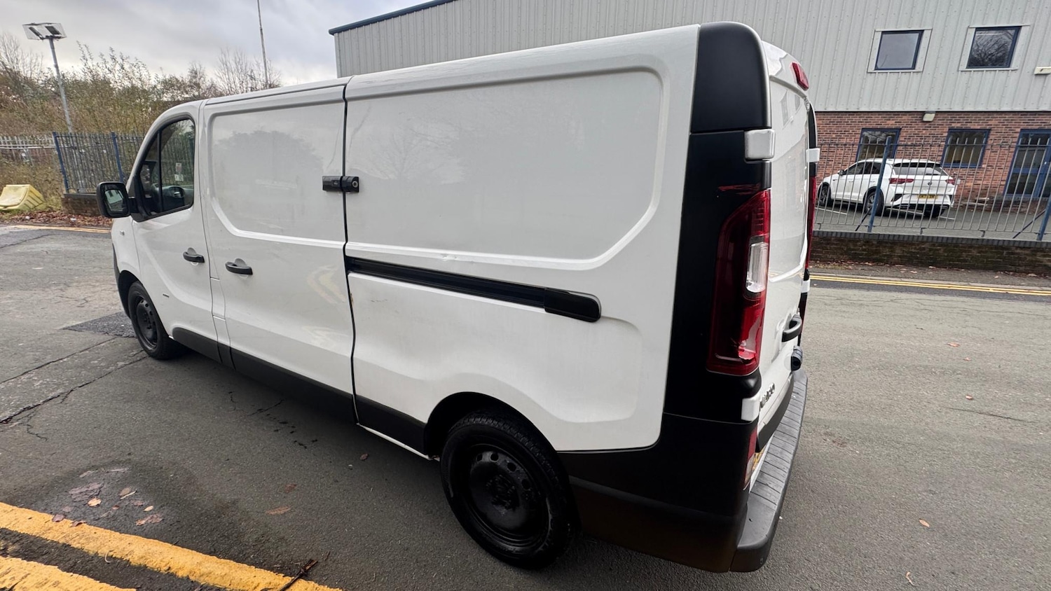 Used Vauxhall Vivaro 2017 for sale - 76723970: Photo 5