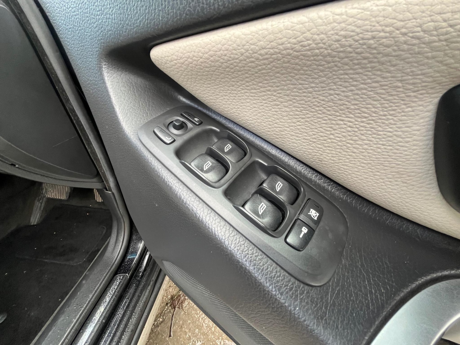 Used Volvo XC90 2010 for sale - 76750712: Photo 16