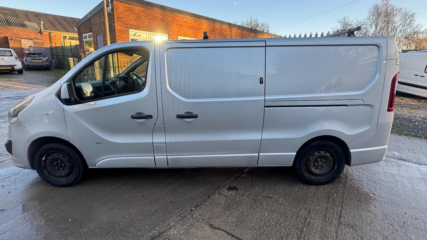 Used Vauxhall Vivaro 2017 for sale - 76711712: Photo 4