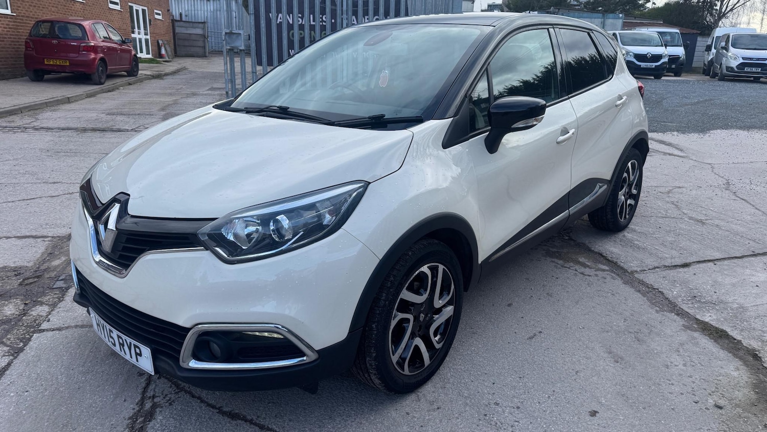 Used Renault Captur 2015 for sale - 78109895: Photo 3