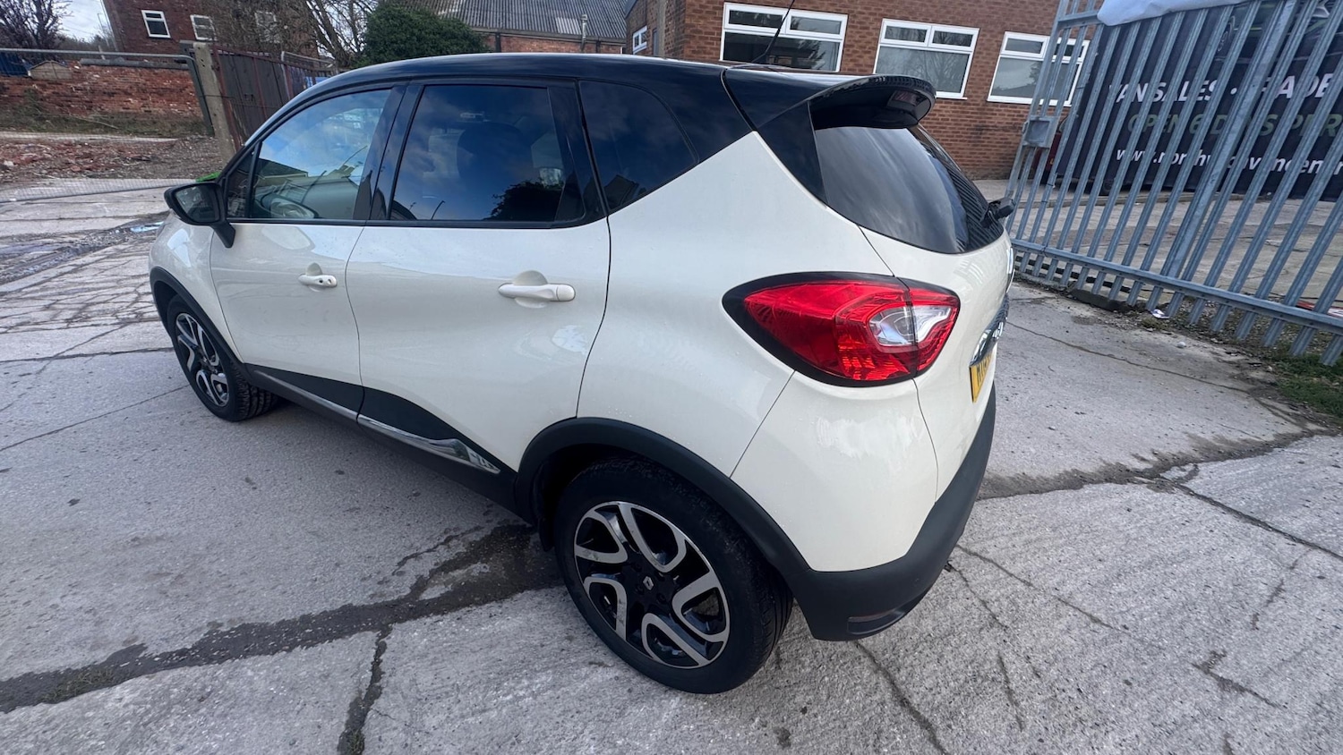 Used Renault Captur 2015 for sale - 77878602: Photo 5