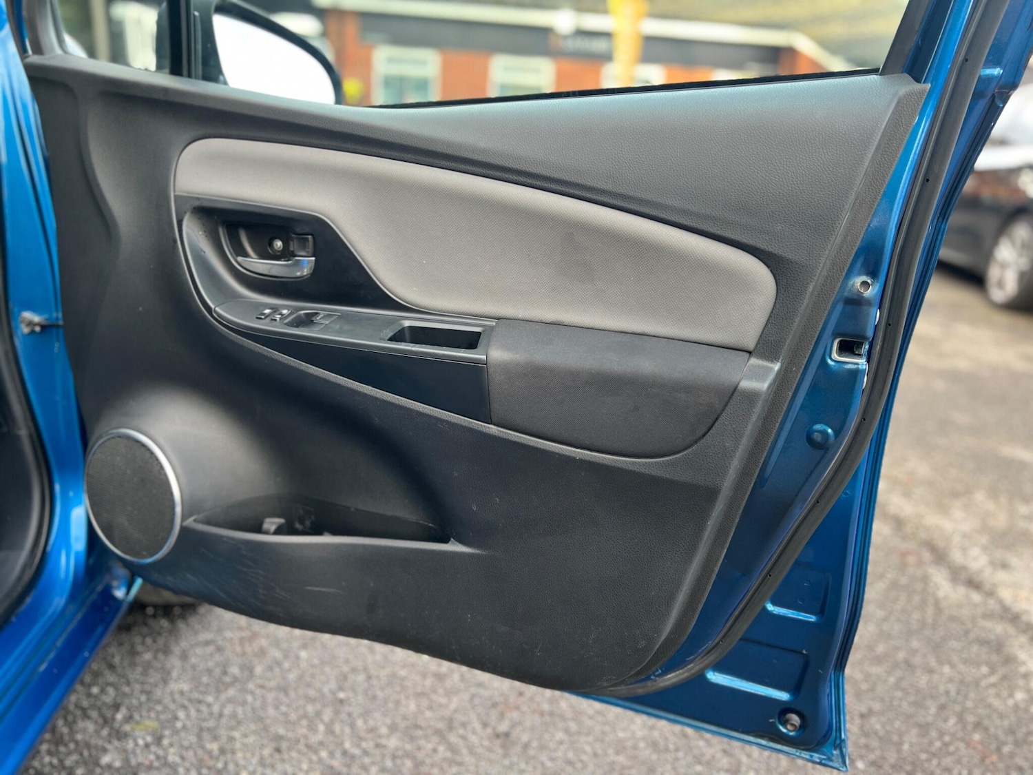 Used Toyota Yaris 2014 for sale - 77315059: Photo 43