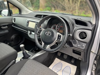 Used Toyota Yaris 2014 for sale - 77909638: Photo