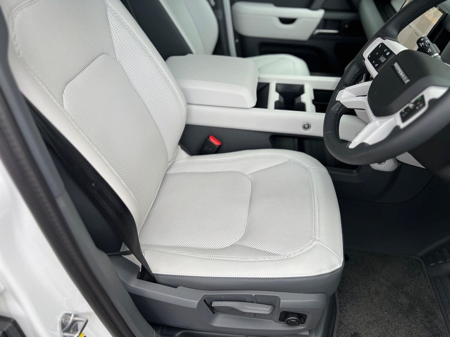 Used Land Rover Defender 110 for sale - 77671303: Photo 21