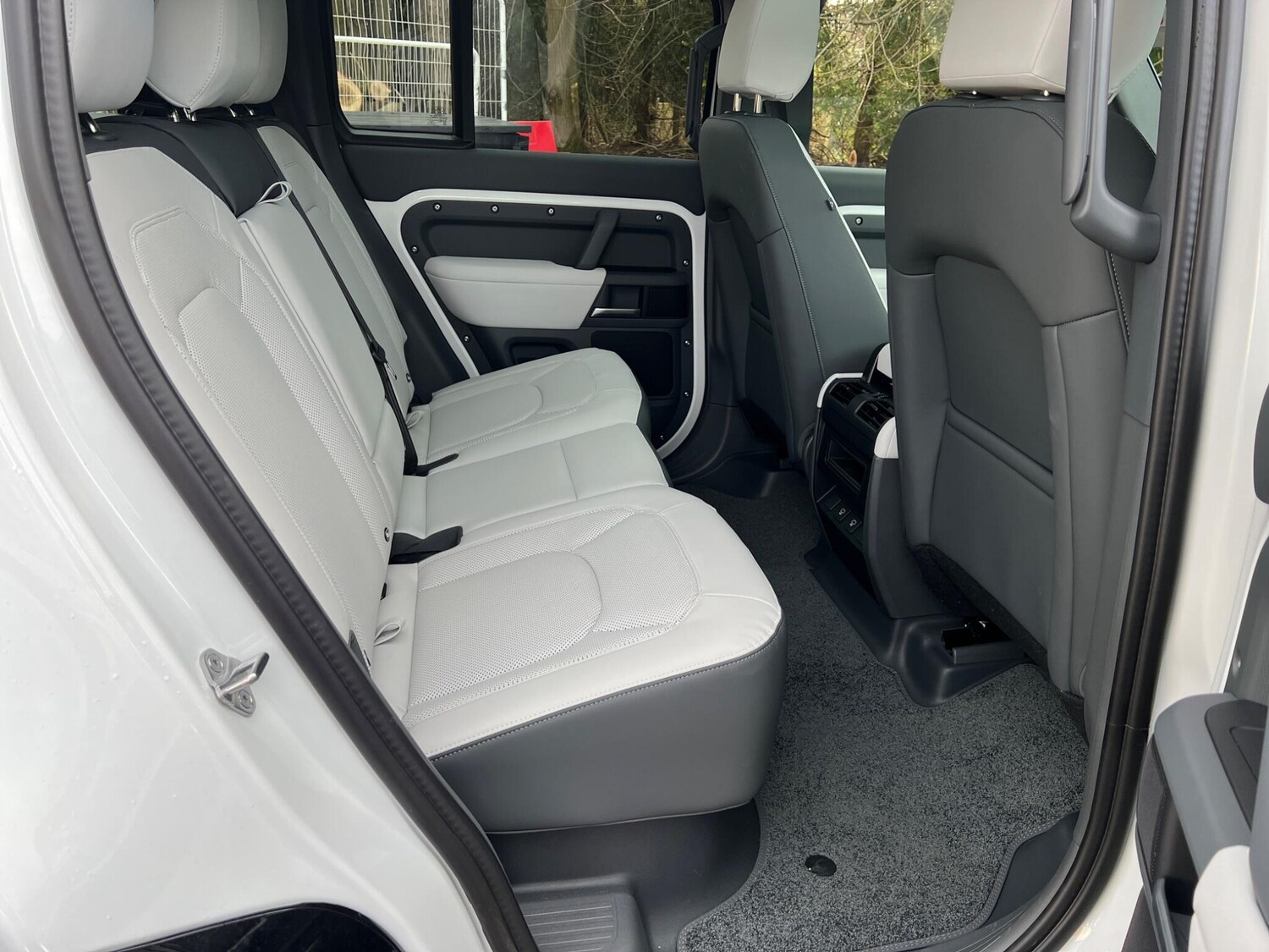 Used Land Rover Defender 110 for sale - 77671303: Photo 24