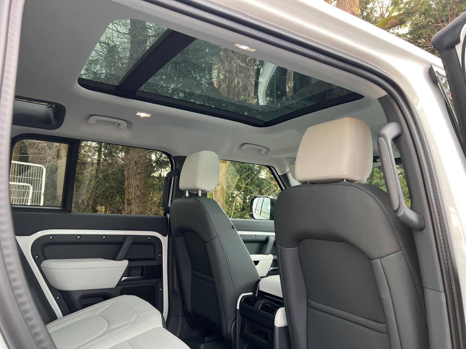 Used Land Rover Defender 110 for sale - 77671303: Photo 25