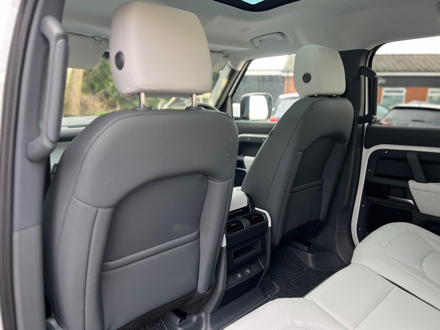 Used Land Rover Defender 110 for sale - 77671303: Photo 27