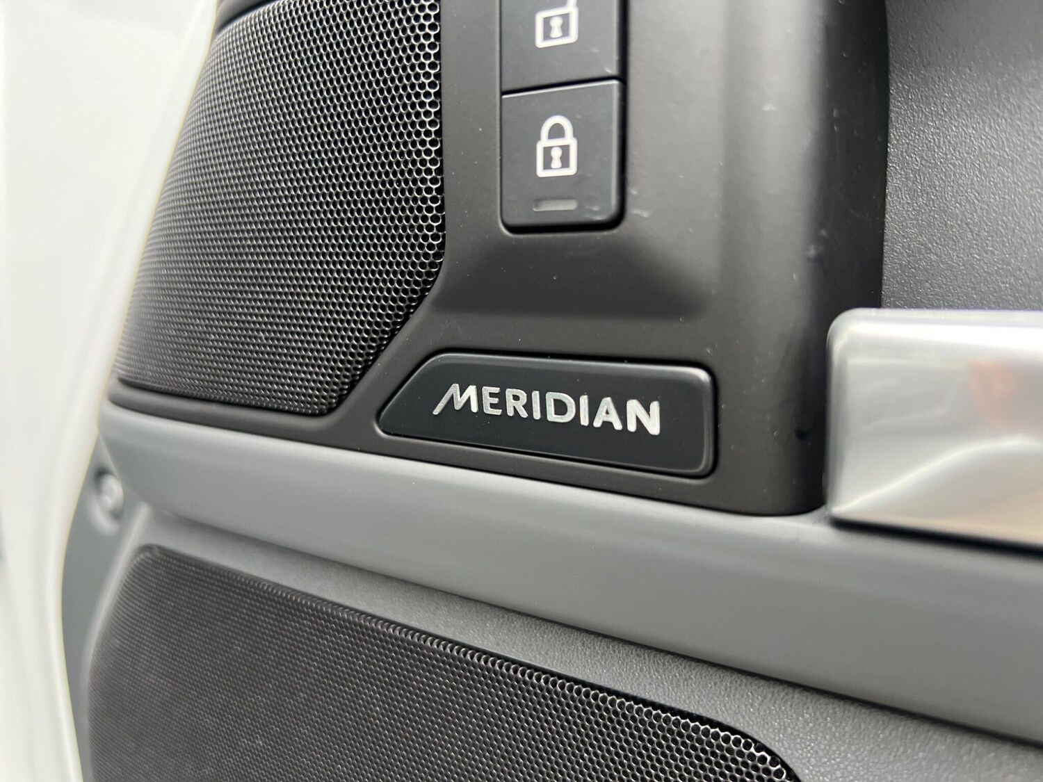 Used Land Rover Defender 110 for sale - 77671303: Photo 28