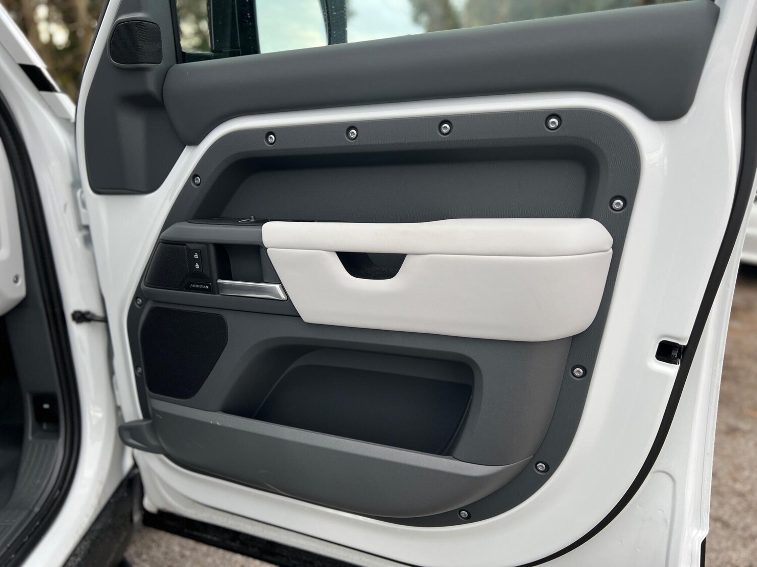 Used Land Rover Defender 110 for sale - 77671303: Photo 32