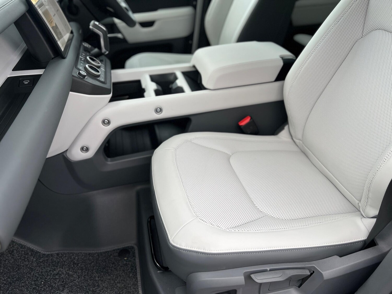 Used Land Rover Defender 110 for sale - 77671303: Photo 49