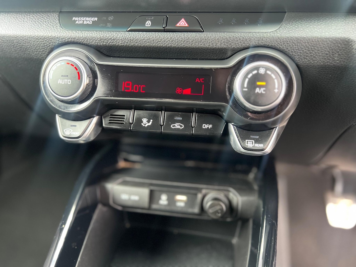 Used Kia Stonic 2020 for sale - 77238450: Photo 23