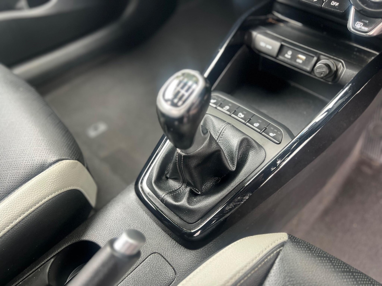 Used Kia Stonic 2020 for sale - 77238450: Photo 24