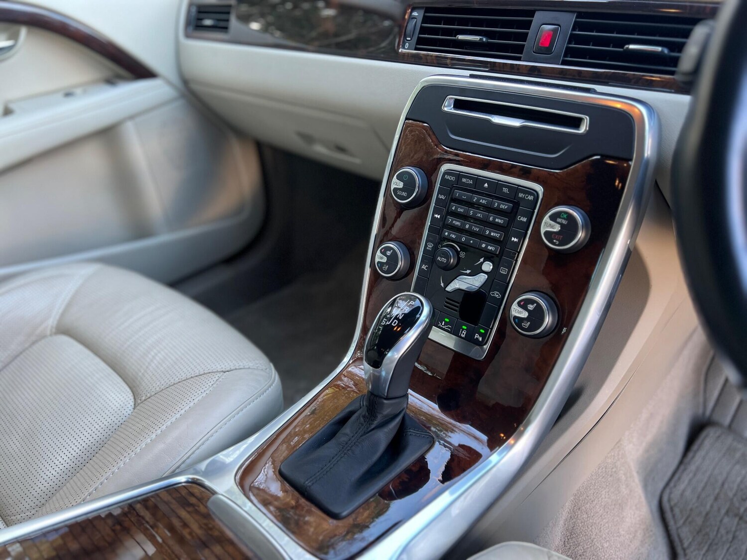 Used Volvo V70 for sale - 77909746: Photo 31