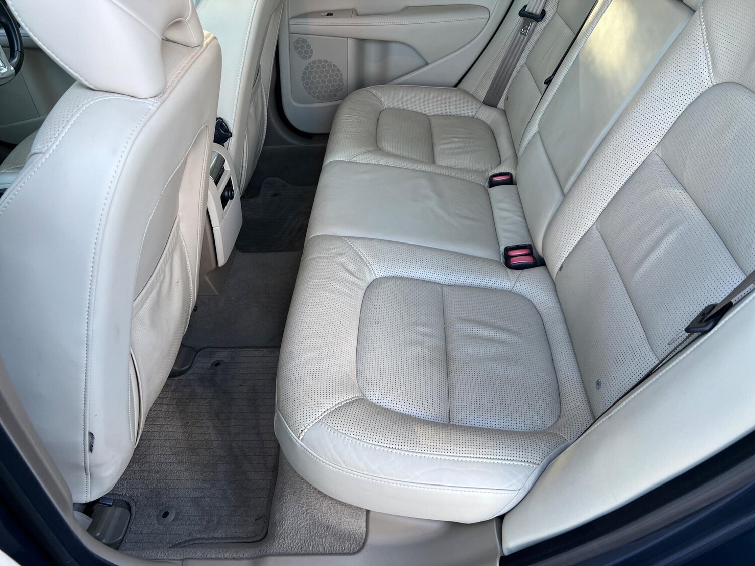 Used Volvo V70 for sale - 77909746: Photo 42