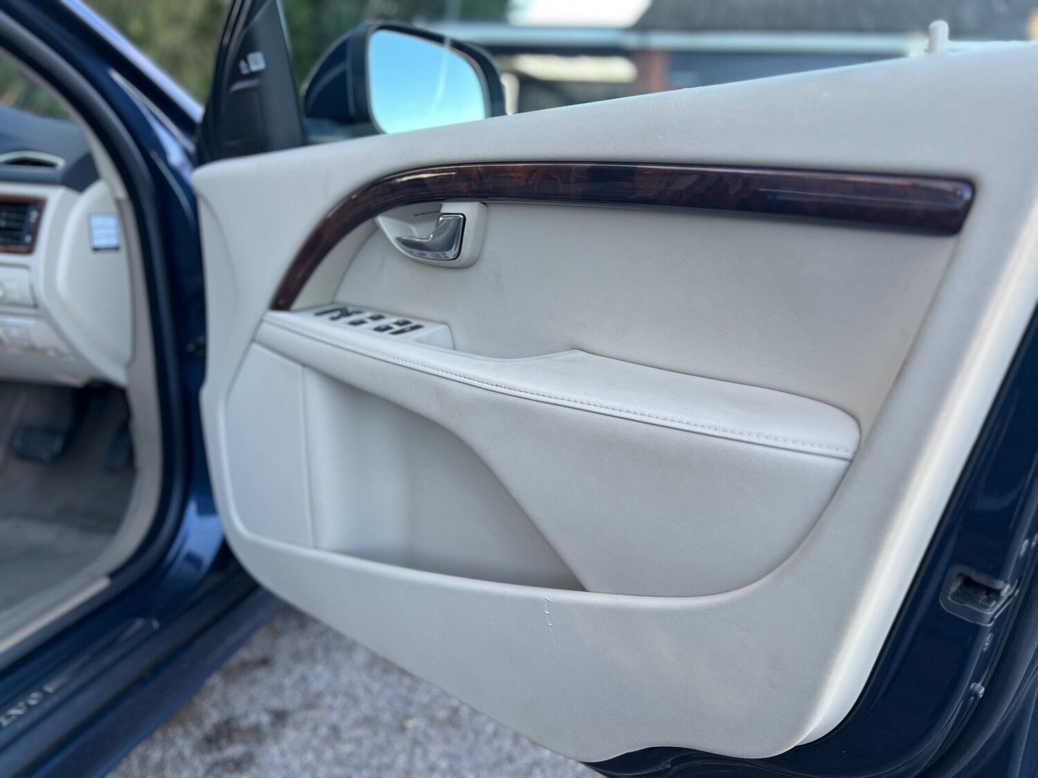 Used Volvo V70 for sale - 77909746: Photo 51