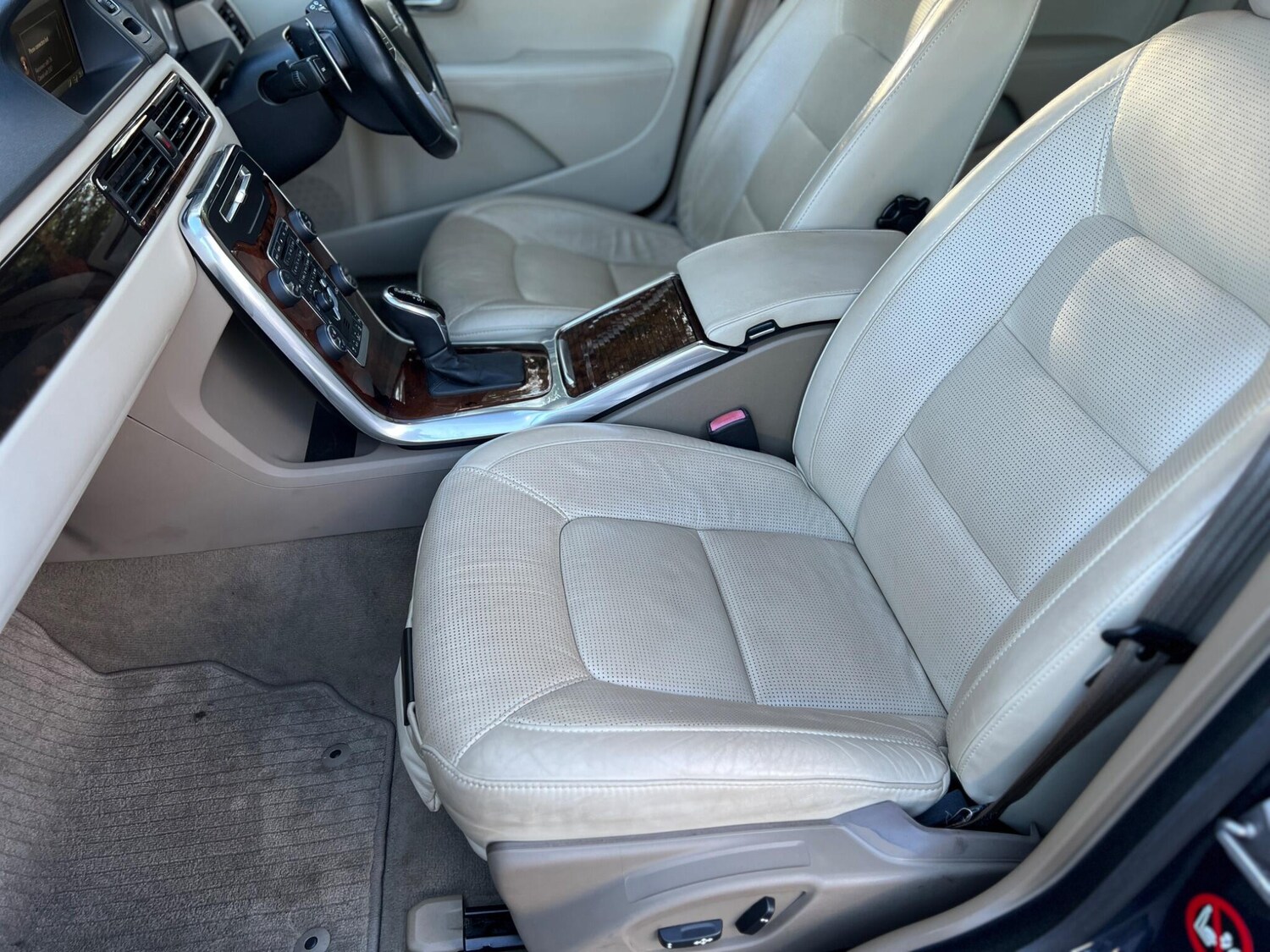 Used Volvo V70 for sale - 77909746: Photo 66