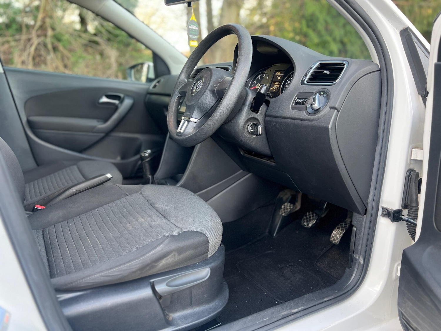 Used Volkswagen Polo 2010 for sale - 77203979: Photo 33