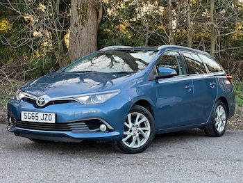 Used Toyota Auris 2015 for sale - 77120546: Photo