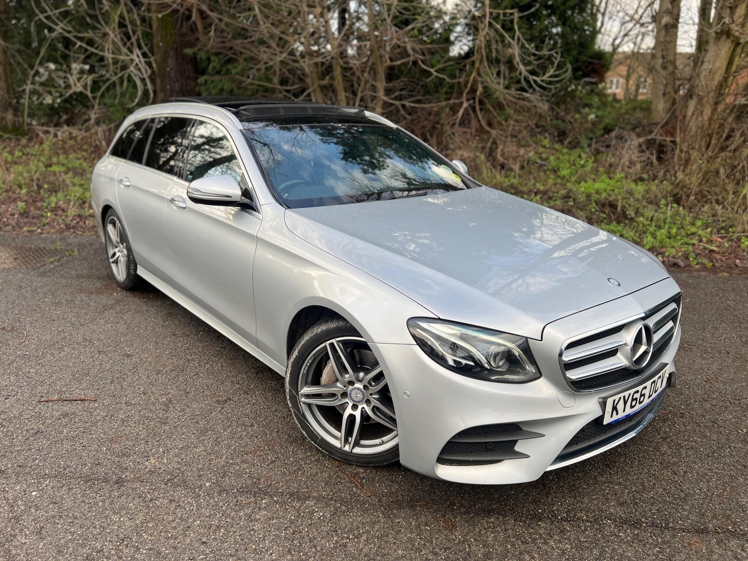 Used Mercedes-Benz E Class for sale - 77304972: Photo 2