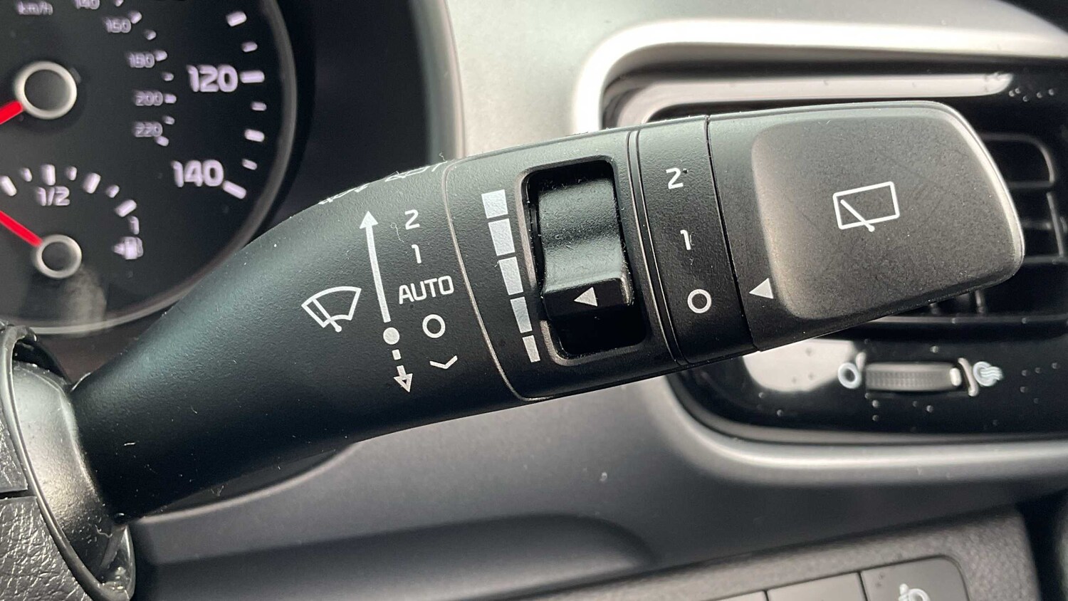 Used Kia Stonic for sale - 77962837: Photo 18