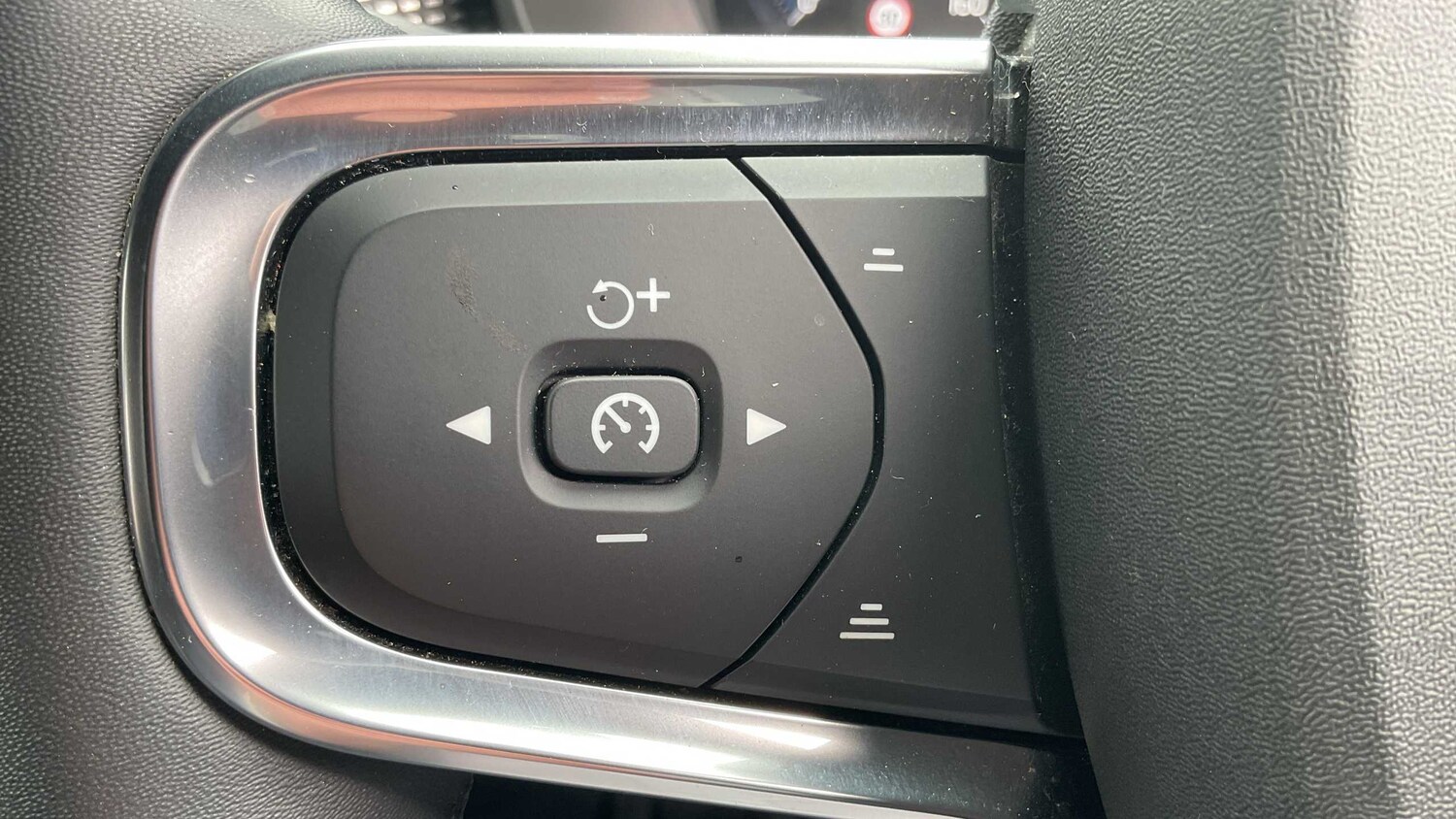 Used Volvo XC40 for sale - 77962841: Photo 15