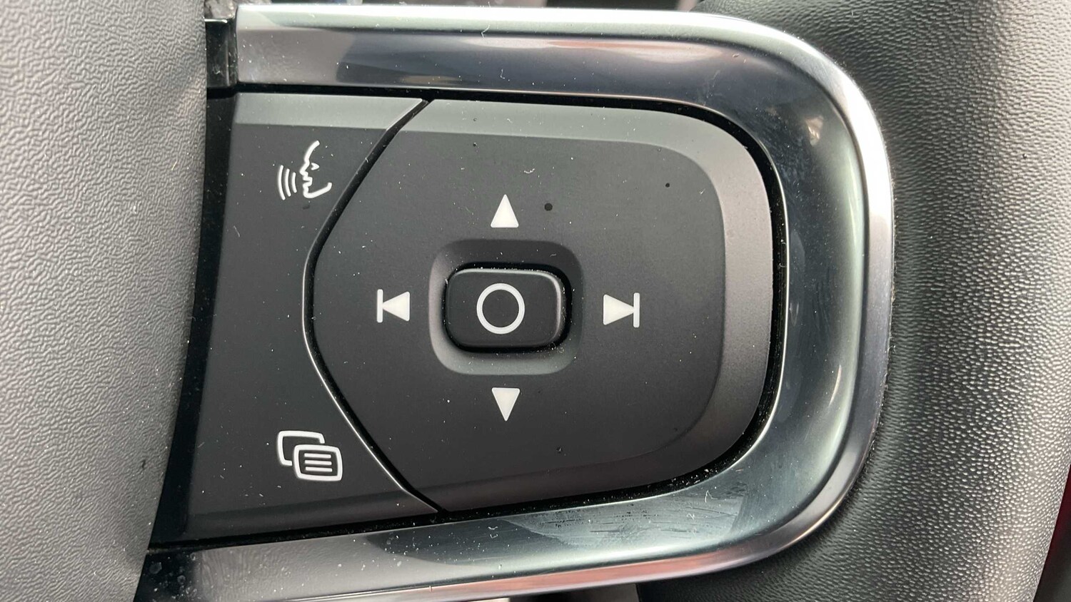 Used Volvo XC40 for sale - 77962841: Photo 16