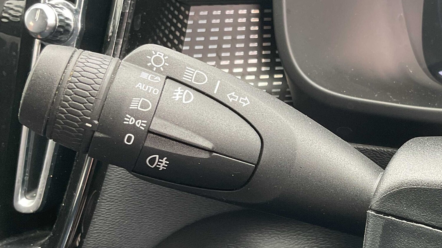 Used Volvo XC40 for sale - 77962841: Photo 17