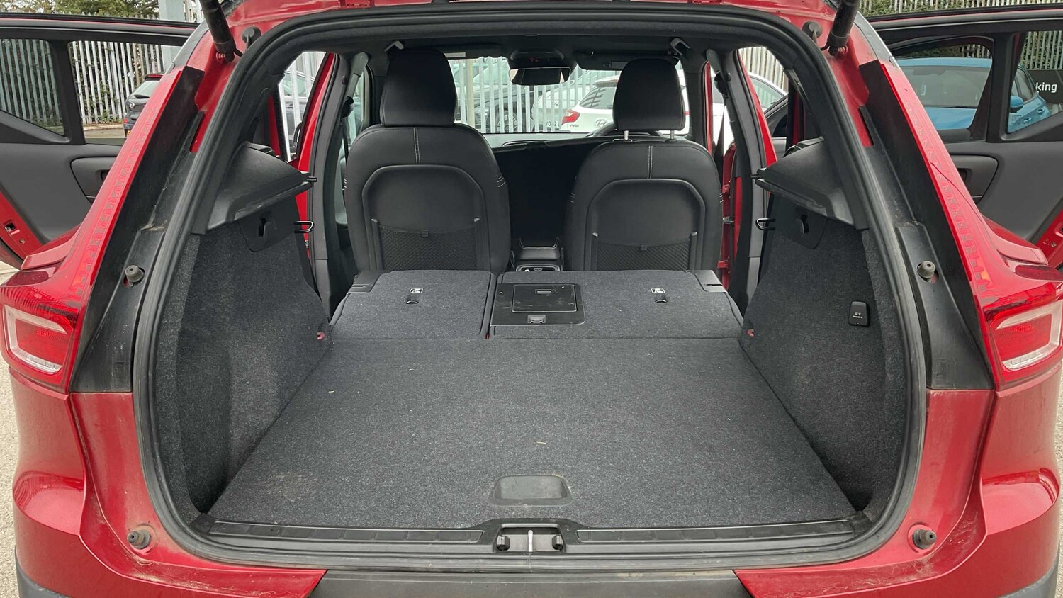 Used Volvo XC40 for sale - 77962841: Photo 30