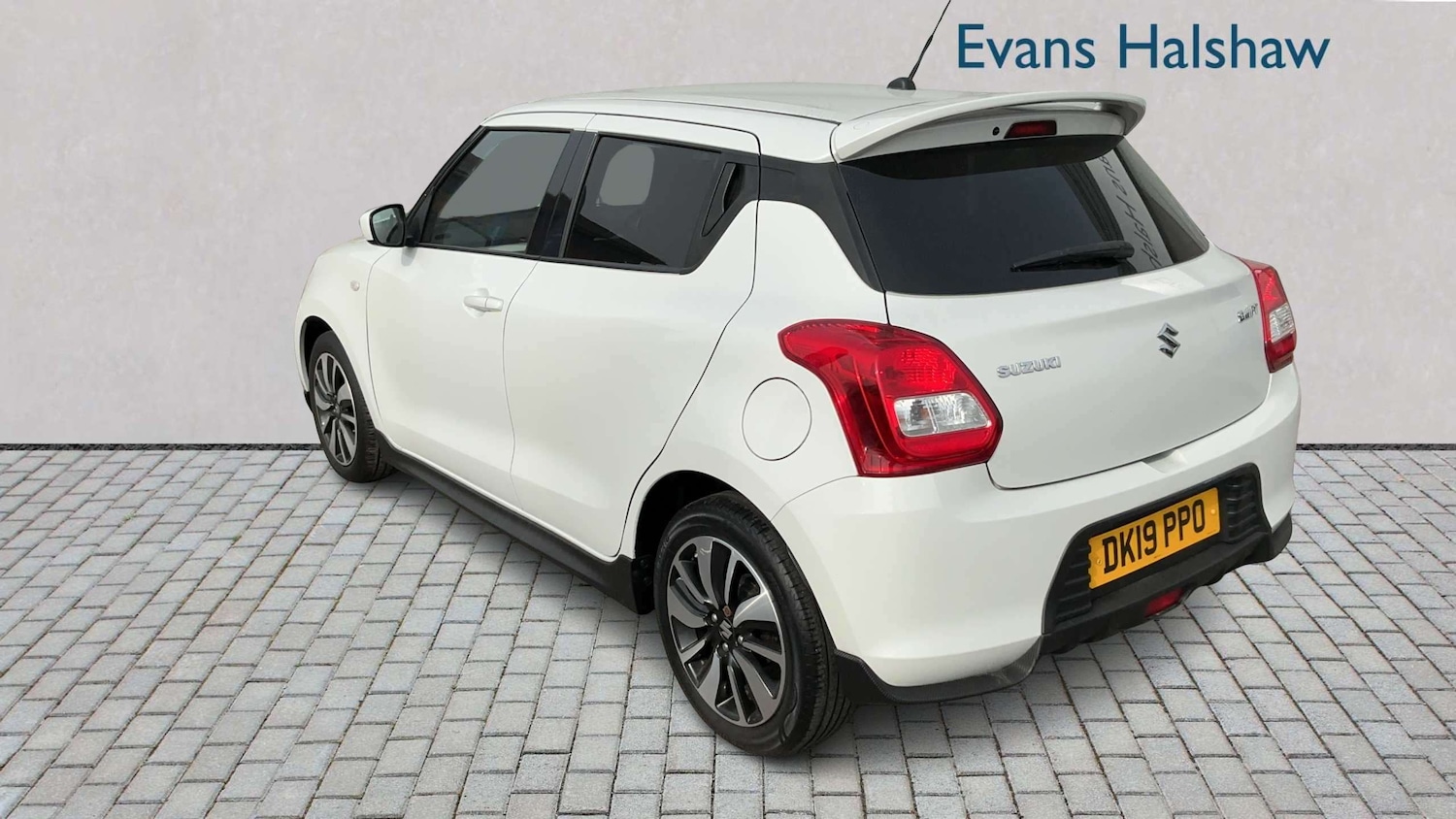 Used Suzuki Swift 2019 for sale - 77983289: Photo 2