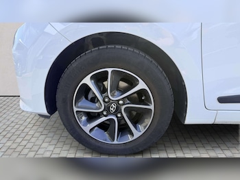 Used Hyundai i10 2019 for sale - 79015049: Photo