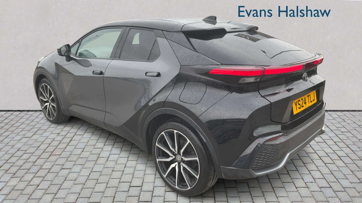 Used Toyota C-HR 2024 for sale - 78209212: Photo 2