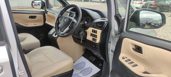 Used Toyota Voxy 2023 for sale - 75349217: Photo 18